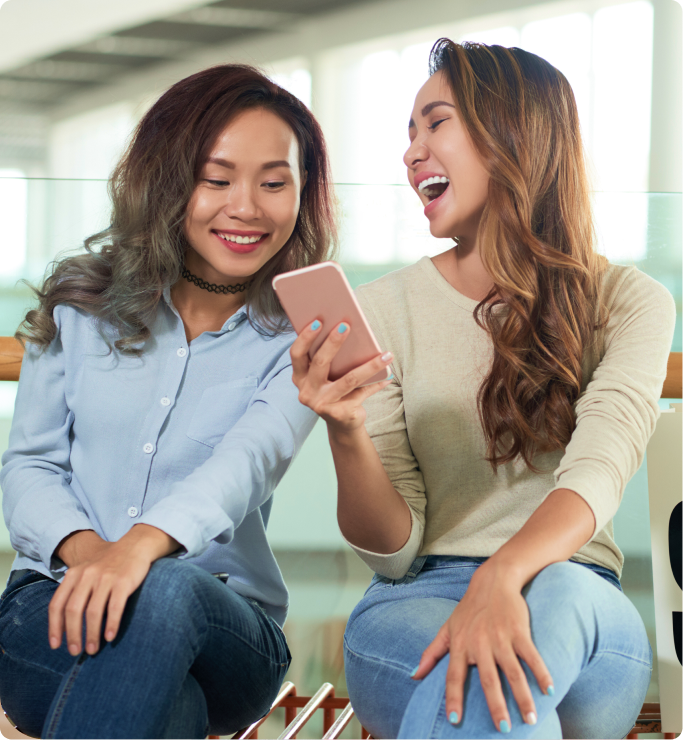 women-laughing-with-phone